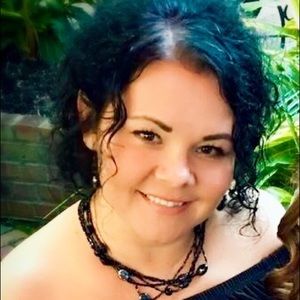 Meet your Posher, Jola